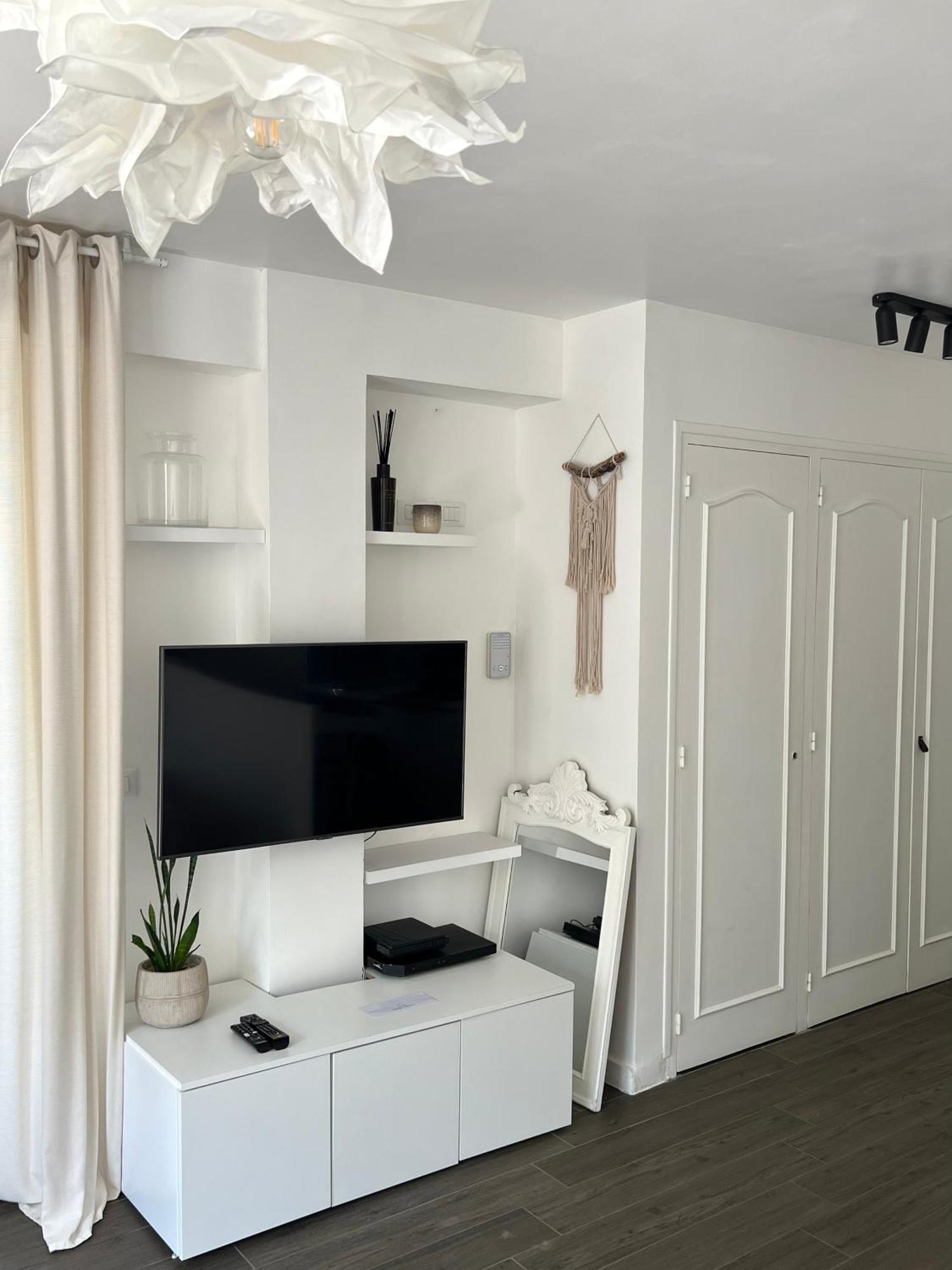 Cosy Studio With Garden And Free Parking - ラ・チュルビ エクステリア 写真